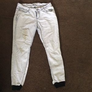White distressed jeans